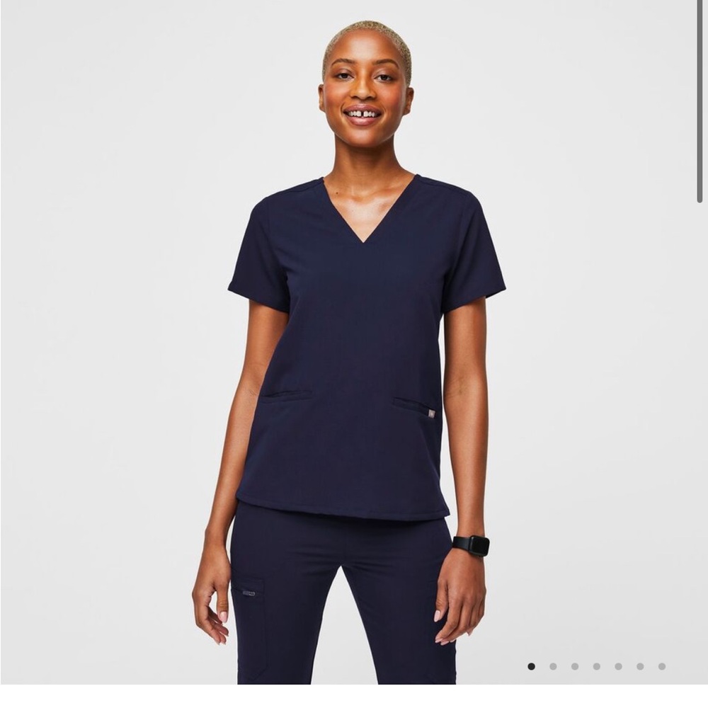 Figs navy casma three pocket scrub top - size large